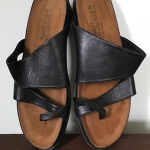 Black leather sandles